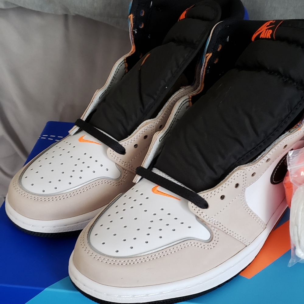 NIKE JORDAN 1